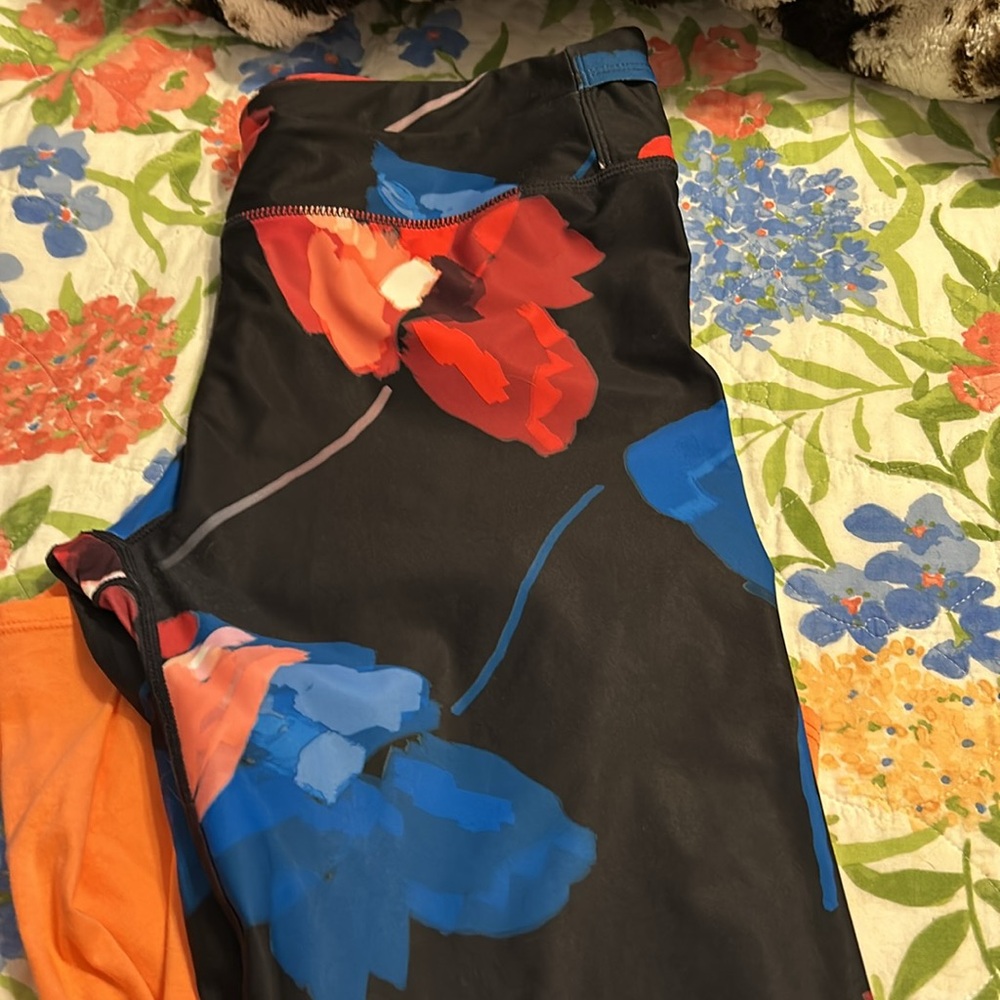 Leggings, cropped hit mid-calf
